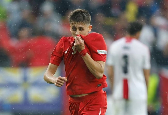 Phá kỷ lục Euro, sao trẻ Thổ Nhĩ Kỳ thừa nhận không quan tâm