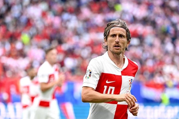 Xé lưới Italia, Luka Modric đi vào lịch sử giải EURO