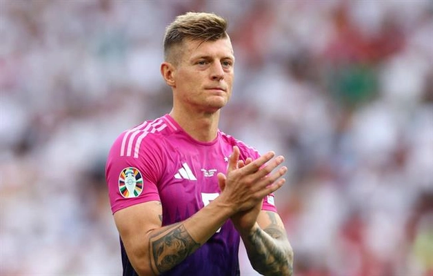 Toni Kroos nói gì khi Joselu muốn mình giải nghệ?