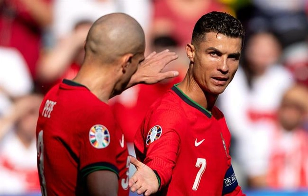 Ronaldo khó có cửa dự EURO nếu đá cho tuyển Anh