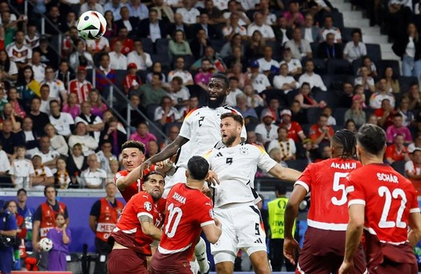 Đức 1-1 Thụy Sĩ: Bức tường đỏ suýt nhấn chìm Cỗ xe tăng