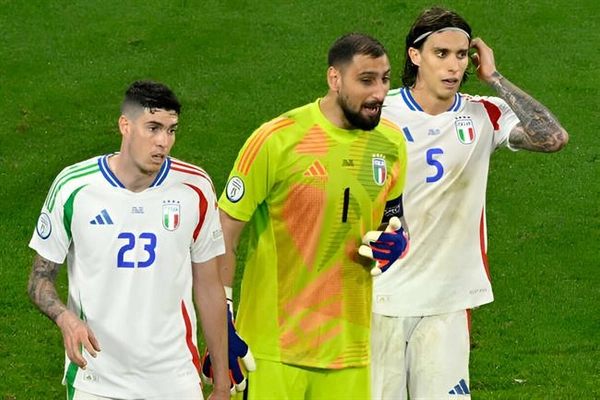 Italia có thể mất 2 trung vệ tốt nhất trong trận gặp Thuỵ Sĩ