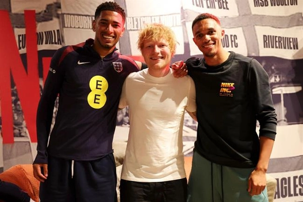 Tuyển Anh được tiếp thêm sức mạnh từ Ed Sheeran trước thềm đấu Thuỵ Sĩ