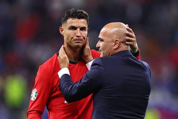Cristiano Ronaldo là gánh nặng của Bồ Đào Nha