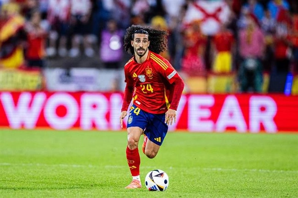 Marc Cucurella lên tiếng khi được so sánh với Carles Puyol