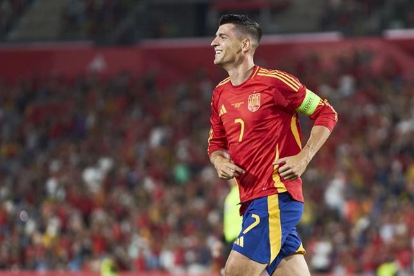 Alvaro Morata ước được như Iker Casillas năm xưa