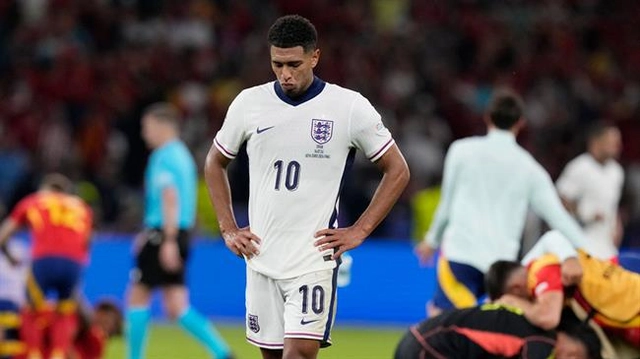 Gary Neville: Lùi đội hình quá sâu là vấn đề của ĐT Anh
