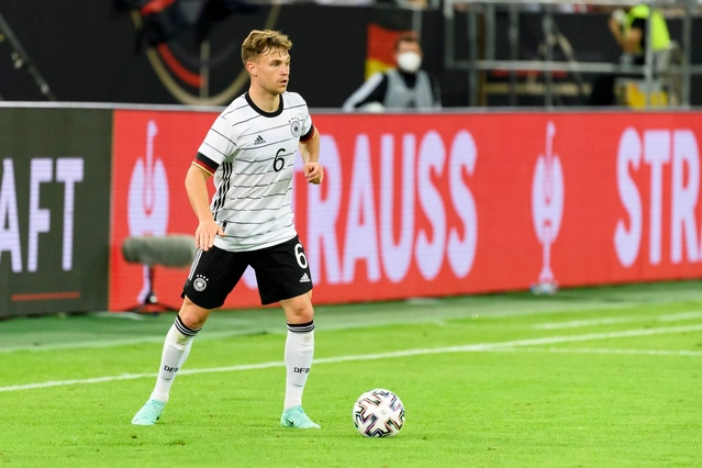 Số áo Kimmich gắn liền với thủ lĩnh tuyến giữa Bayern Munich