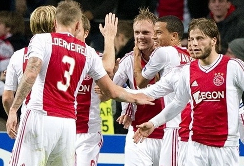 Ajax nâng tỷ số lên 2-1 nhờ cú đánh đầu của Moisander