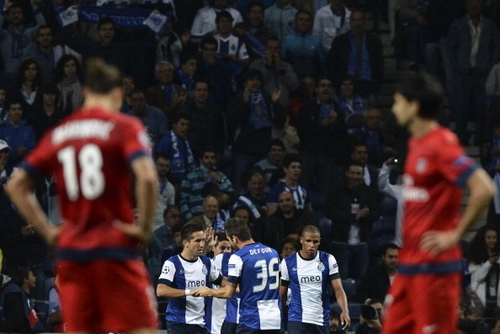 Gã nhà giàu PSG phơi áo trước Porto