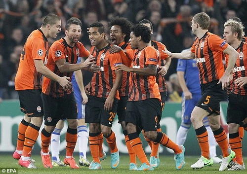 Willian lại đưa trận đấu trở về vạch xuất phát