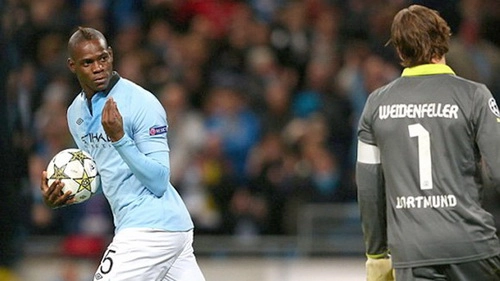 Mario Balotelli lạnh lùng trêu tức đối thủ