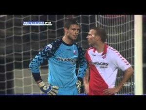 Tình huống chủ quan và ngớ ngấn hết chỗ nói của người gác đền