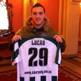 Lucas tái hiện siêu phẩm của Paul Scholes vào lưới Aston Villa