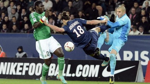 Zlatan Ibrahimovic suýt tái lập bàn thắng thế kỷ