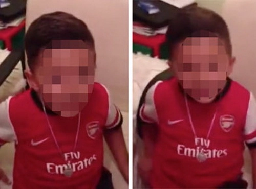 Tin sốc: Cậu nhóc 3 tuổi hát ca khúc nhục mạ Robin Van Persie