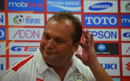 HLV ĐT Philippines bị cấm chỉ đạo trong trận gặp Việt Nam