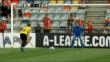 Cứu thua xuất thần: Bay qua, bật lại để cản penalty và cả đá bồi!