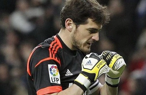 Ronaldo ghi bàn quá đẹp, Casillas đã... hơi vui