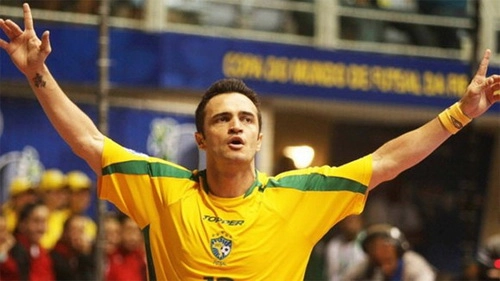 Bàn thắng siêu dị của ngôi sao futsal số 1 hành tinh