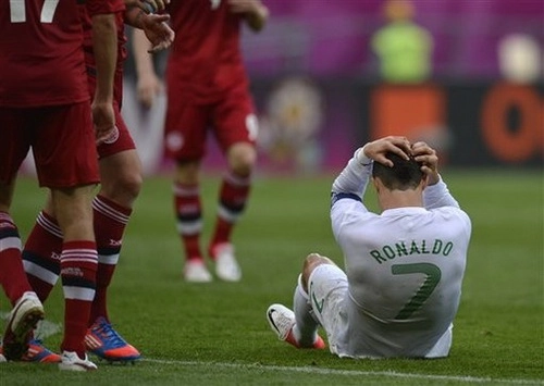 Cristiano Ronaldo: Tấn bi kịch trong ngày vui của Bồ Đào Nha