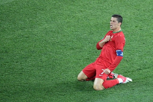 Lần đầu tiên của Ronaldo và sự khẳng định của một siêu sao
