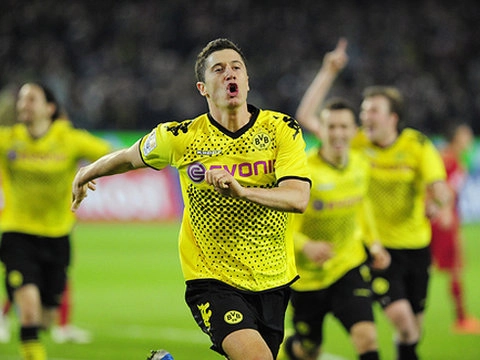 Lewandowski mở tỷ số