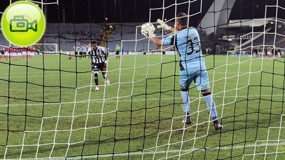 Đua đòi đá 11m theo phong cách panenka, làm mất toi hàng triệu USD của đội nhà