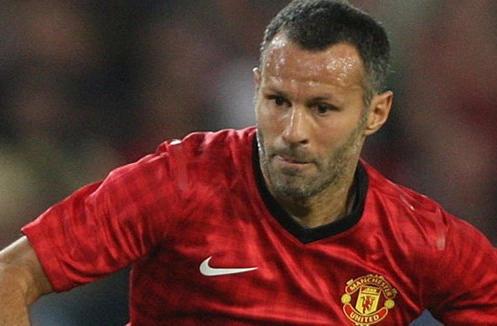 Giggs mở tỷ số từ sai sót của đối phương