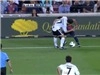 Pha qua người kinh điển của vua kiến tạo Xavi