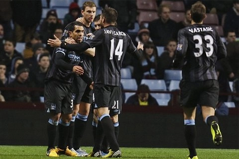 Thắng sát nút Aston Villa, Man City chưa chịu buông tha Man Utd