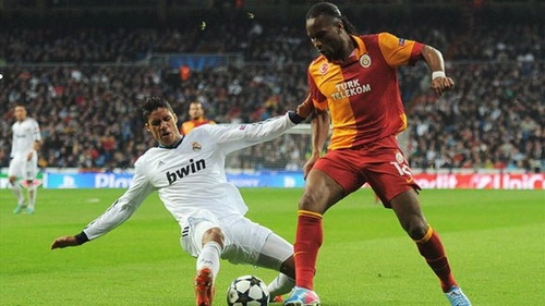 Những pha tắc bóng chuẩn xác của Varane