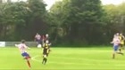 Cú bắt volley khó tin
