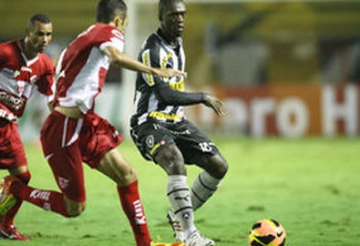 Pha xâu kim nghệ thuật của Seedorf