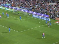 Casillas phản ứng sau một pha bắt bóng của Lopez