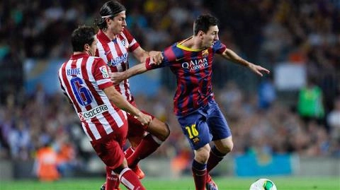 Bị Messi khiêu khích, Luis bức xúc dính thẻ đỏ
