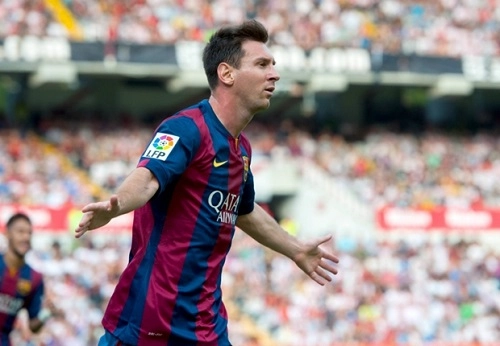 Xem lại màn ra mắt của Messi ở đội 1 Barcelona