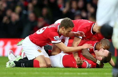 Thủ quân Wayne Rooney mở tỷ số trong trận đại chiến M.U vs Liverpool