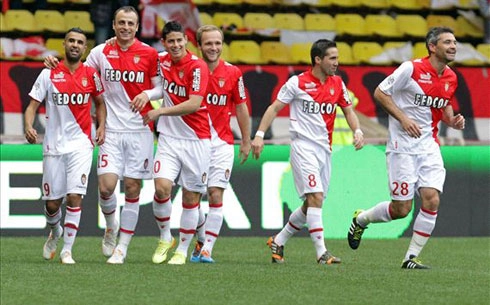 Pha lốp bóng tinh tế ở góc siêu hẹp của Berbatov