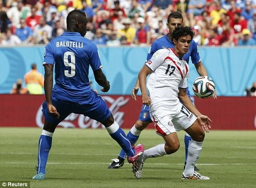 Cầu thủ Italia, Costa Rica ẩu đả trong đường hầm