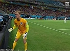 Mê mẩn Pirlo, cậu bé nhặt bóng khiến Joe Hart nổi khùng