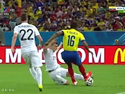 Thanh niên nghiêm túc Antonio Valencia nhận thẻ đỏ