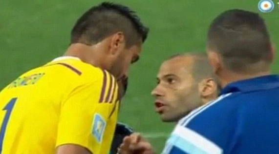 Nguyên nhân nào giúp Romero cản phá thành công hai quả 11m?