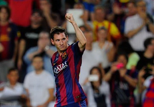 Lioneo Messi vui vẻ chơi scooter cùng quý tử
