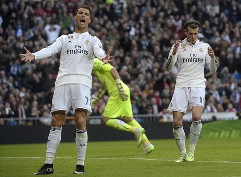 Ronaldo thêm một lần nổi xung trước sự ham hố lập công của Gareth Bale