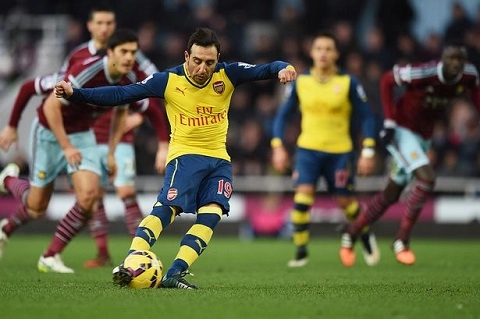 Tiền vệ Santi Cazorla làm xiếc với... cầu mây