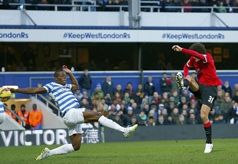 Những pha xử lý bóng ngẫu hứng nhất vòng 22 Premier League 2014-2015