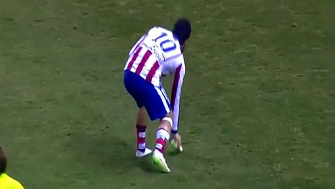 Arda Turan nổi điên ném giày vào trọng tài biên (Tứ kết cúp Nhà vua 2014-2015)