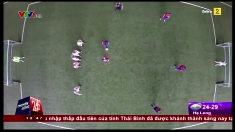 Trận đấu siêu kỳ quặc: Đá theo góc nhìn từ... trần nhà
