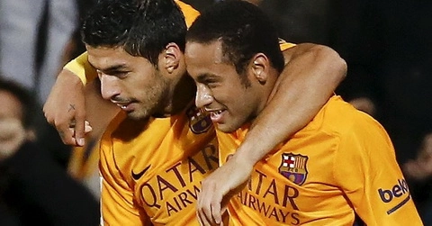 Fan nữ nức nở khi được Neymar tặng quà